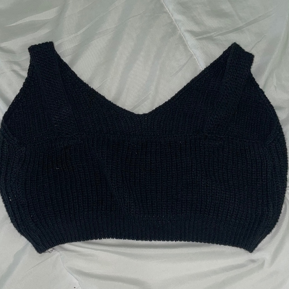 Black knit cropped tank